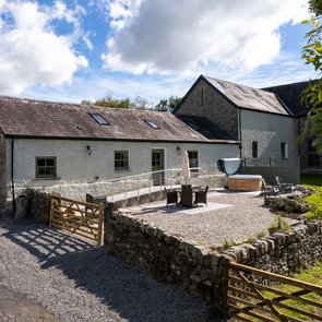 Waterwynch Mill hot tub and garden