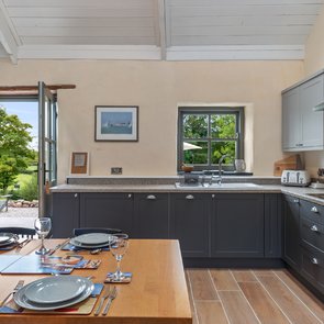 Waterwynch Mill holiday cottage kitchen